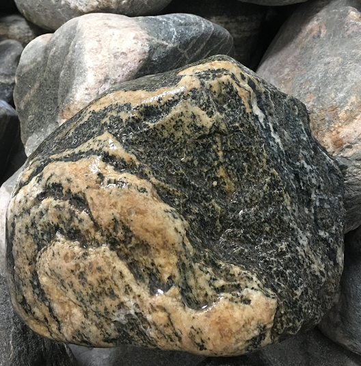 泰山石是泰山上的石头吗？